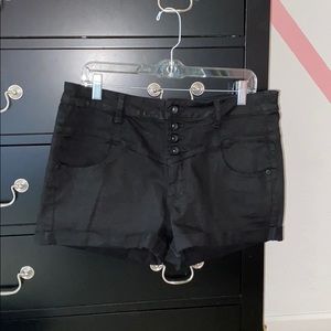 BLACKHEART HIGH RISE DENIM SHORTS 🖤